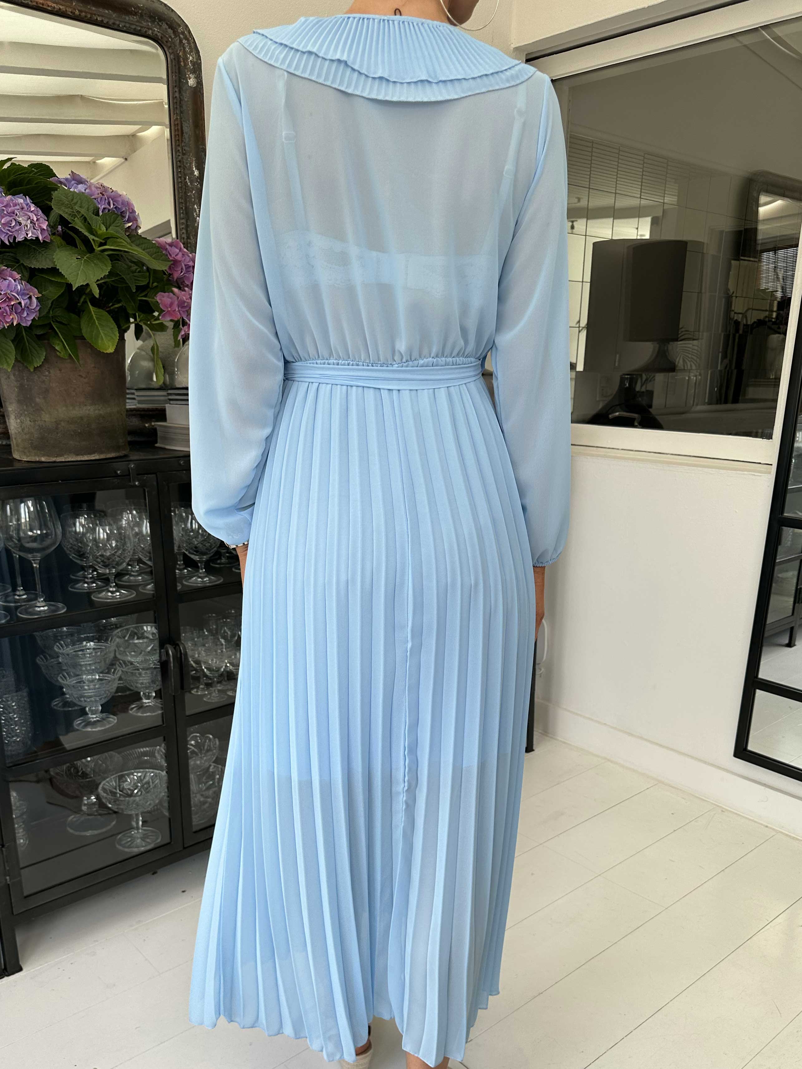 Marianna - Lång sommarklänning i chiffong med volangkant